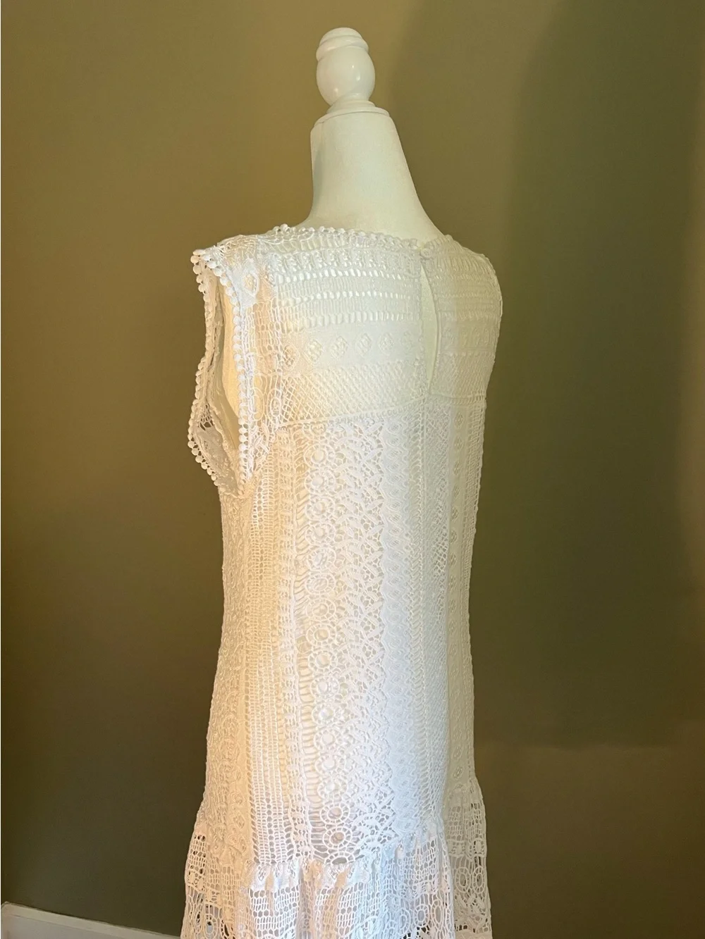 BB Dakota White‎ Lace Sleeveless Shift Dress